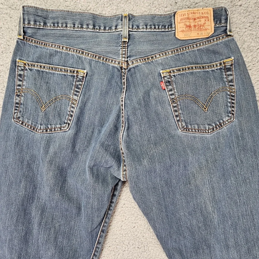 Levi's 501 Original Fit Jeans Men's 34x31 Button Fly Vintage 2005 USA Blue